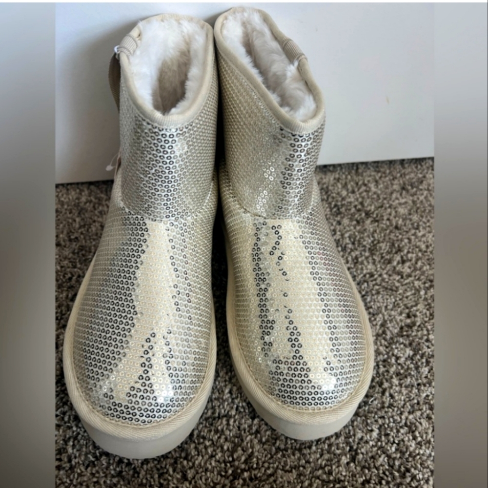 ,💛NWT Womens Sequin Champagne Juicy Couture Boots 8.5